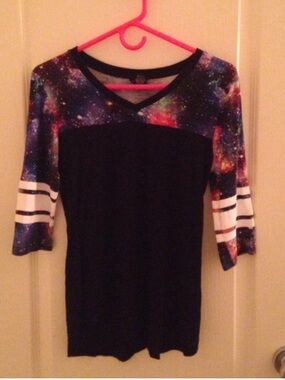 NWOT Rue 21 Black Galaxy Sleeves Top!